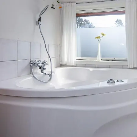 6 Person Holiday In Henne Ferienhaus Henne Strand